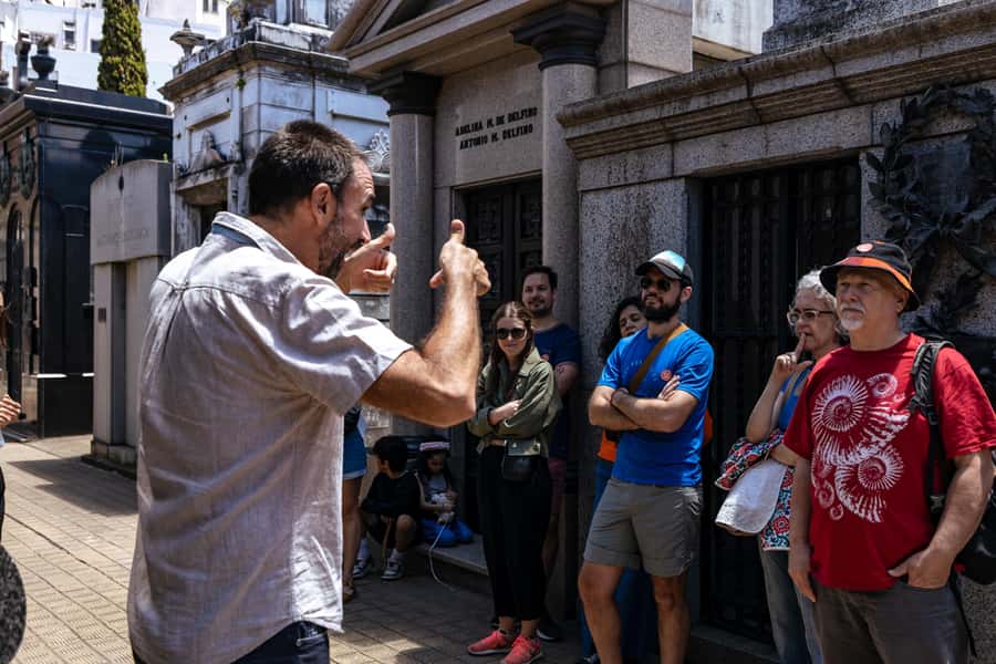 Recoleta Cemetery - Small Group Tour of History & Secrets - Why Recoleta Cemetery deserves two and a half hours