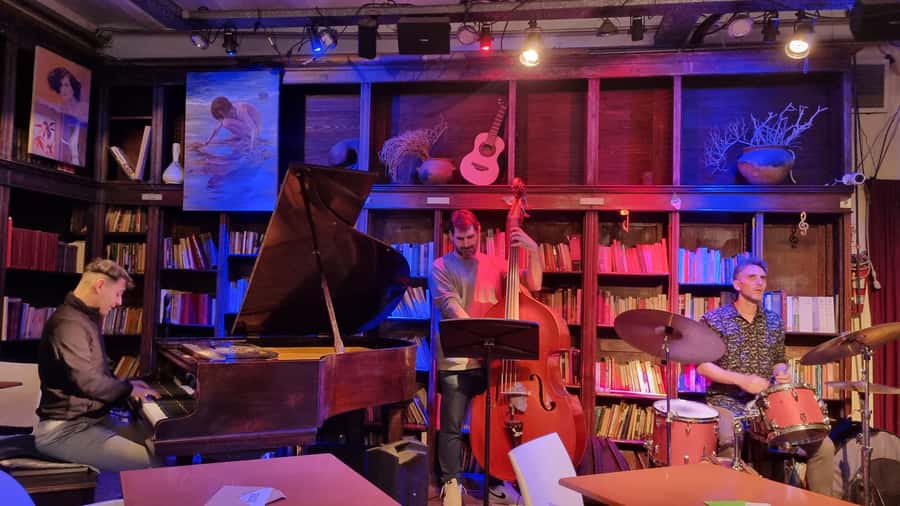 Recoleta Walking Tour and Live Jazz Show - The small jazz bar is the main event