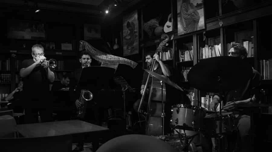 Recoleta Walking Tour and Live Jazz Show - What the $38 price really covers