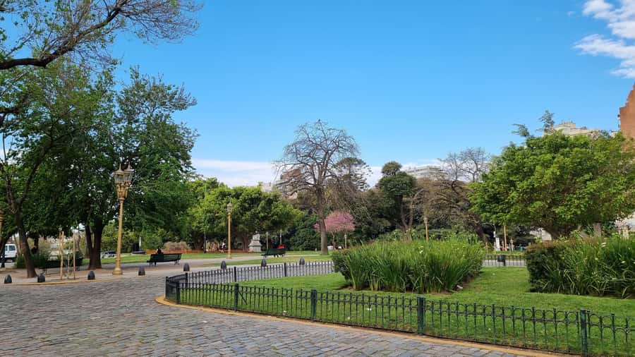 Recoleta Walking Tour and Live Jazz Show - Language, group size, and timing