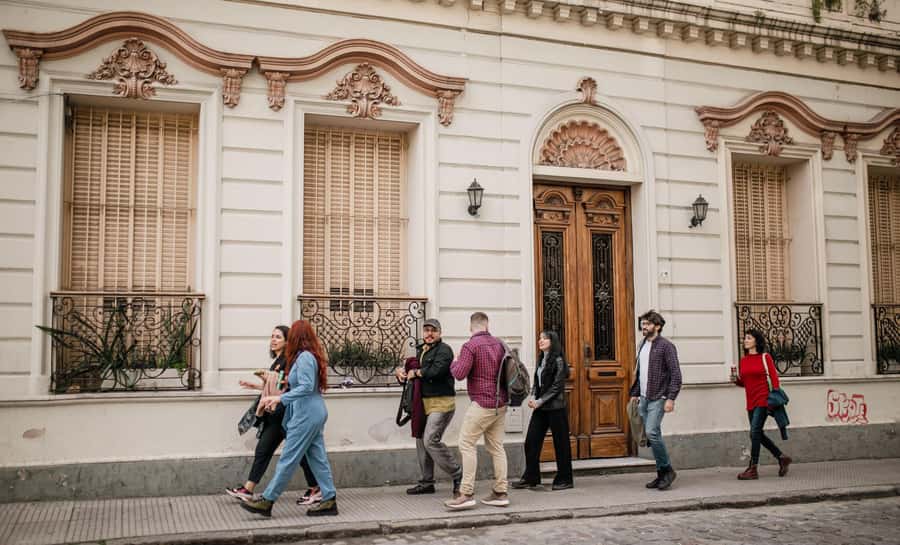 San Telmo: Historical Guided Tour with Street Food & Drinks - The bodegón stop and the value of a shared meal