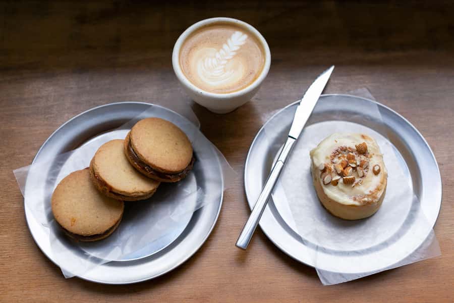 San Telmo: Historical Guided Tour with Street Food & Drinks - The walking, pace, and group size