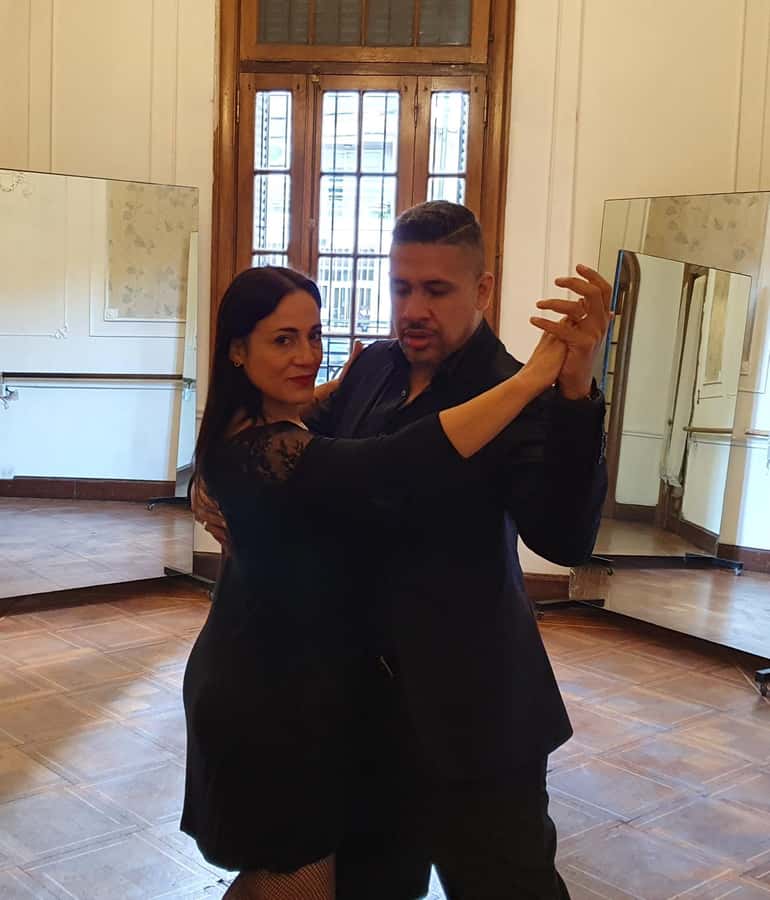 Tango Lesson in Buenos Aires with professional dancers - Learning from a professional tango couple
