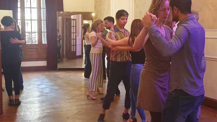 Tango Lesson in Buenos Aires with professional dancers - Booking flexibility and practical details