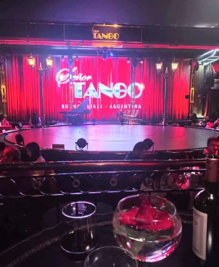Tango Show at Señor Tango - Why Señor Tango makes a good first tango night
