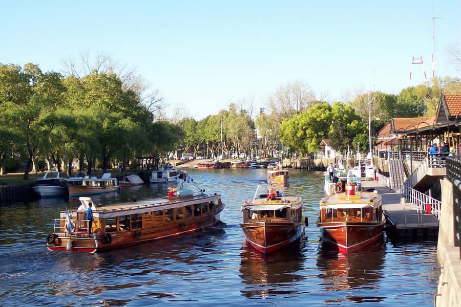 Tigre with Lunch overlooking the River and Navigation - A three-course lunch beside the Luján River