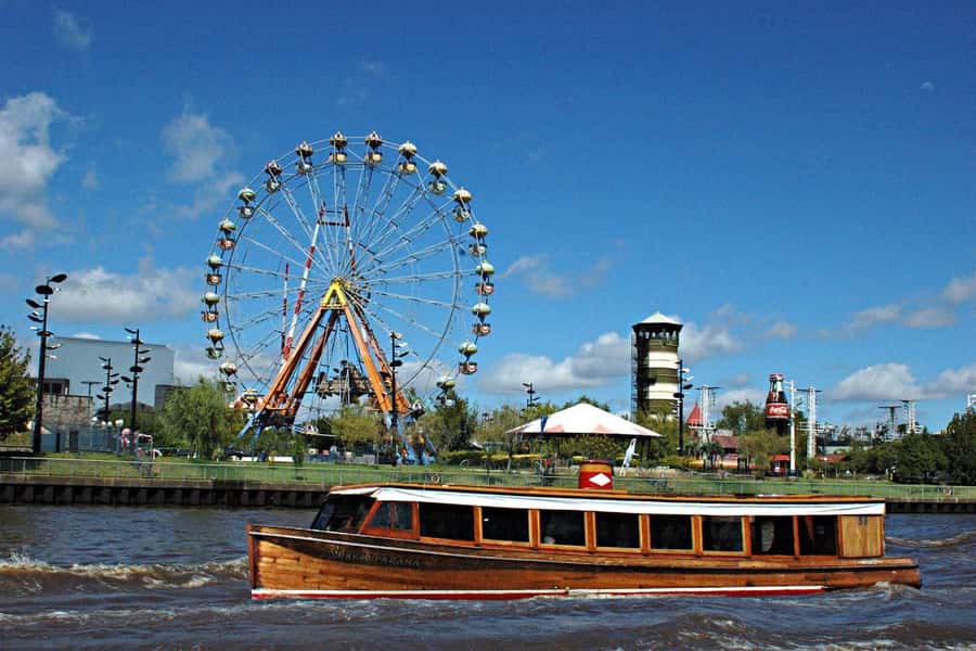 Tigre with Lunch overlooking the River and Navigation - What the guide adds to the day