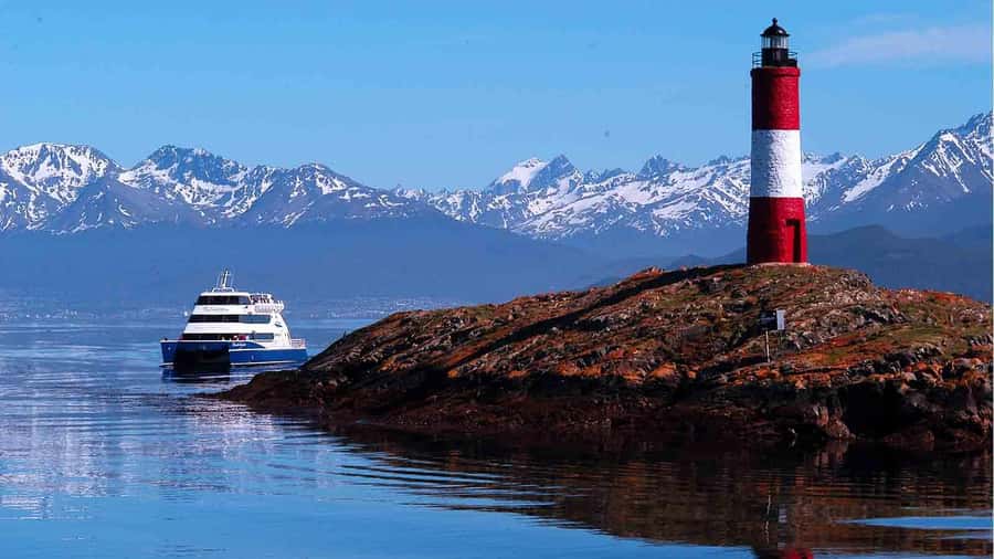 Ushuaia: Beagle Channel Penguin Colony Tour - Les Eclaireurs Lighthouse and the Monte Cervantes story
