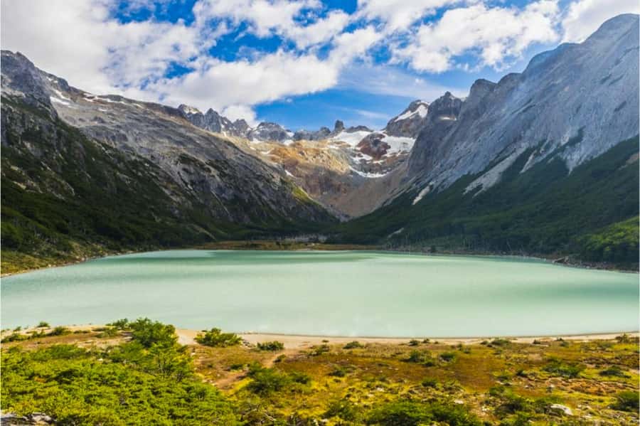 Ushuaia: Laguna Esmeralda Guided Trek with Box Lunch - Mud, water, and the footwear rule