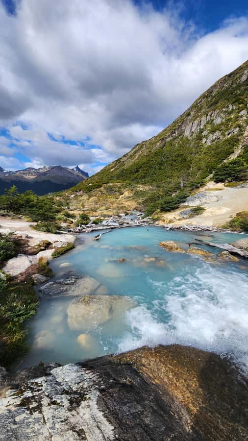 Ushuaia: Laguna Esmeralda Guided Trek with Box Lunch - What the five-hour schedule really means