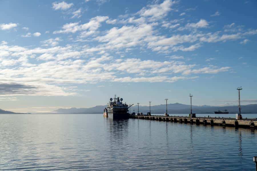 USHUAIA | Navigation: Sea Lions, Birds and Lighthouse - What the caterpillar 4x4 detail means for your planning
