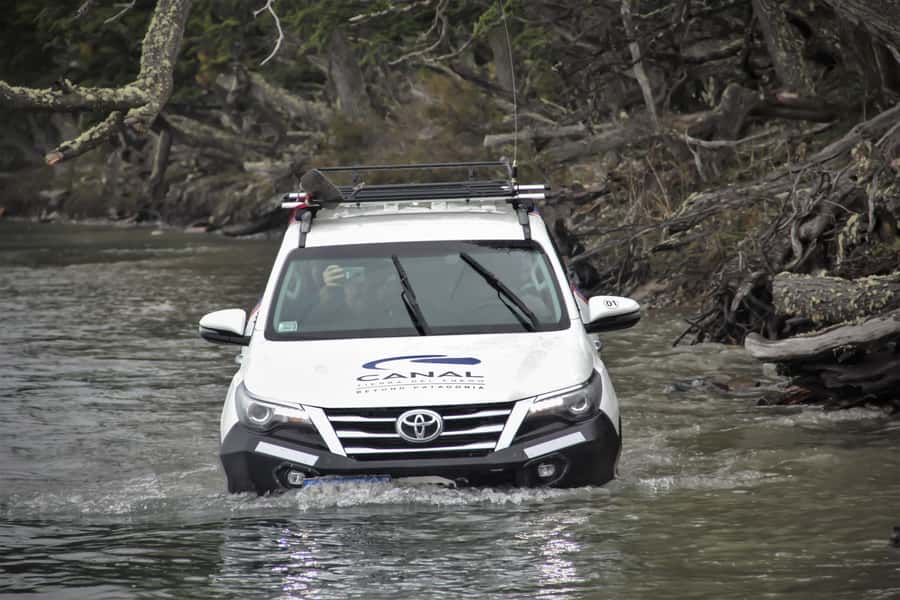 Ushuaia: Off-Road 4X4 Lakes Tour - Who should book this outing