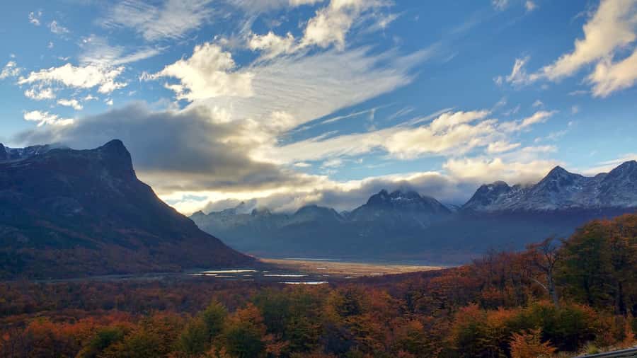 Ushuaia: Off-Road 4X4 Lakes Tour - The guides are a big part of the experience