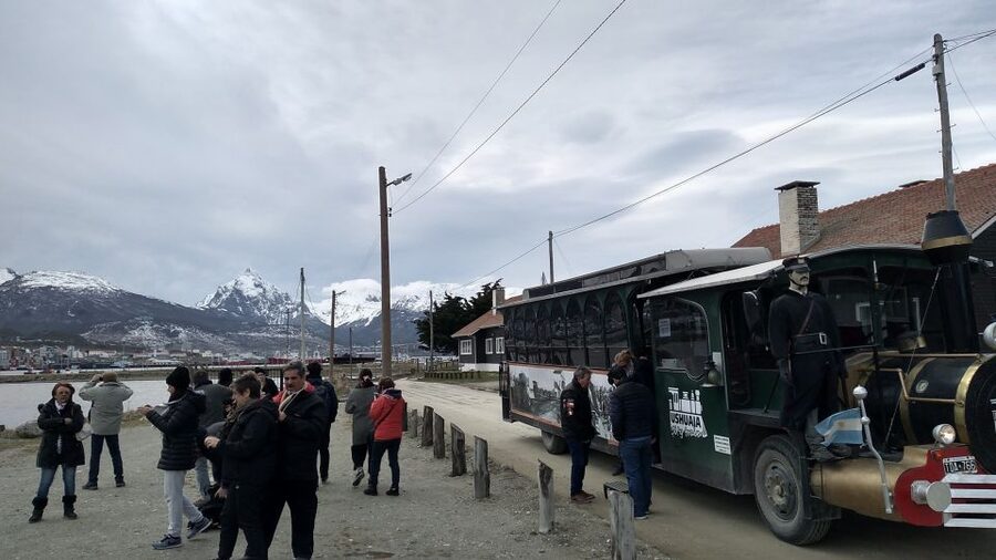 Ushuaia: Panoramic City Train Tour - Commentary, guides, and the city’s story
